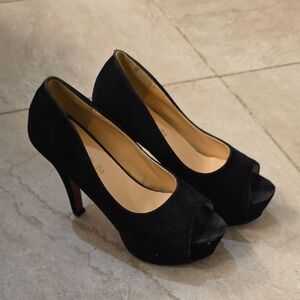Xing Qi Ba Black Peep-Toe Heels